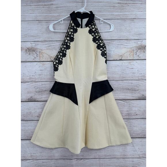 Manning Cartell Enamel Peplum Crochet Cocktail Dress Womens 10 Cream Black NEW - Picture 1 of 14